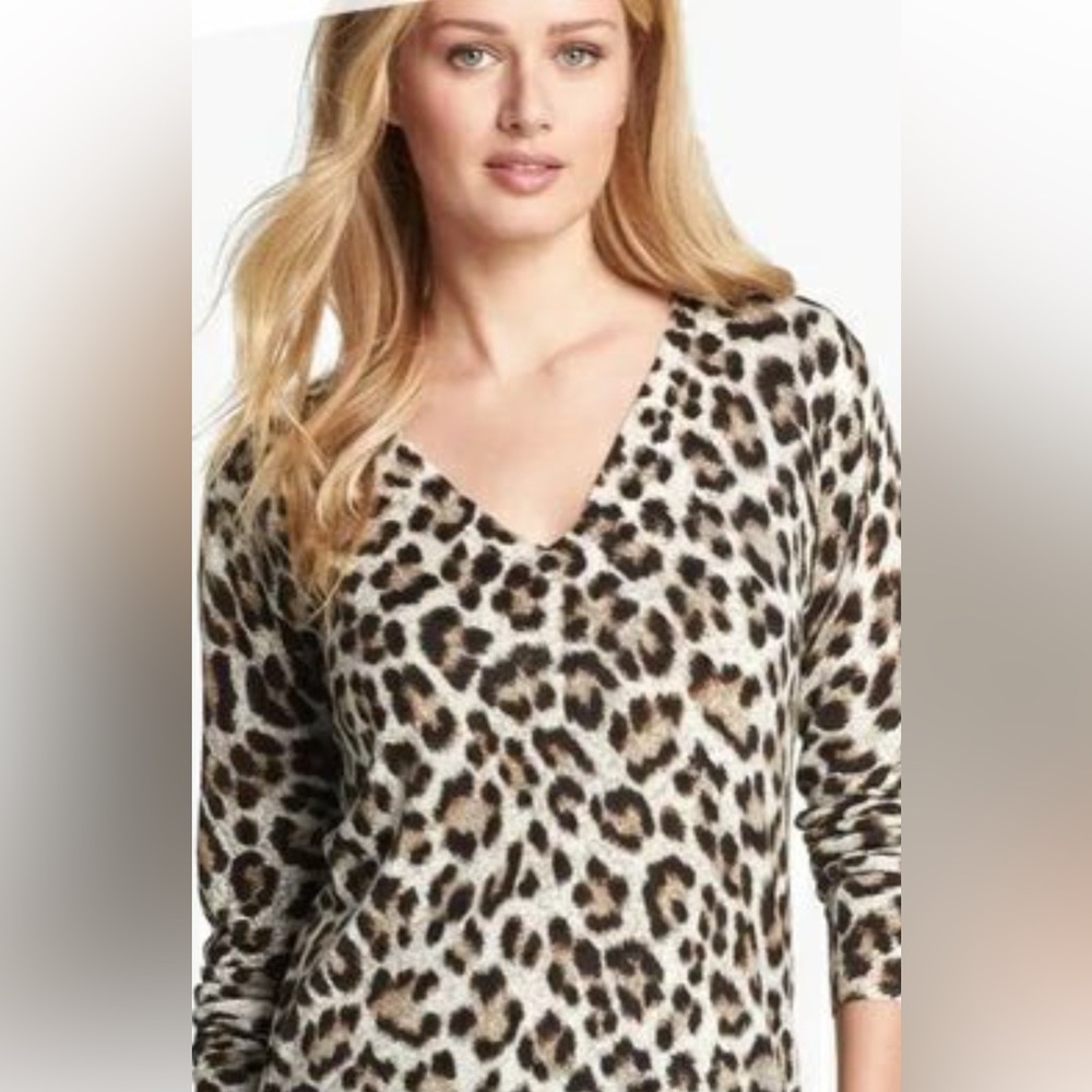 MICHAEL Michael Kors V-Neck Leopard Cheetah Sweater Top S Like New